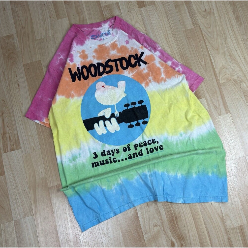 Liquid Blue Wood Stock 2016 Graphic T-Shirt / The Dye / Size Large